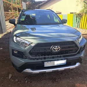Photo - Toyota RAV4 2023