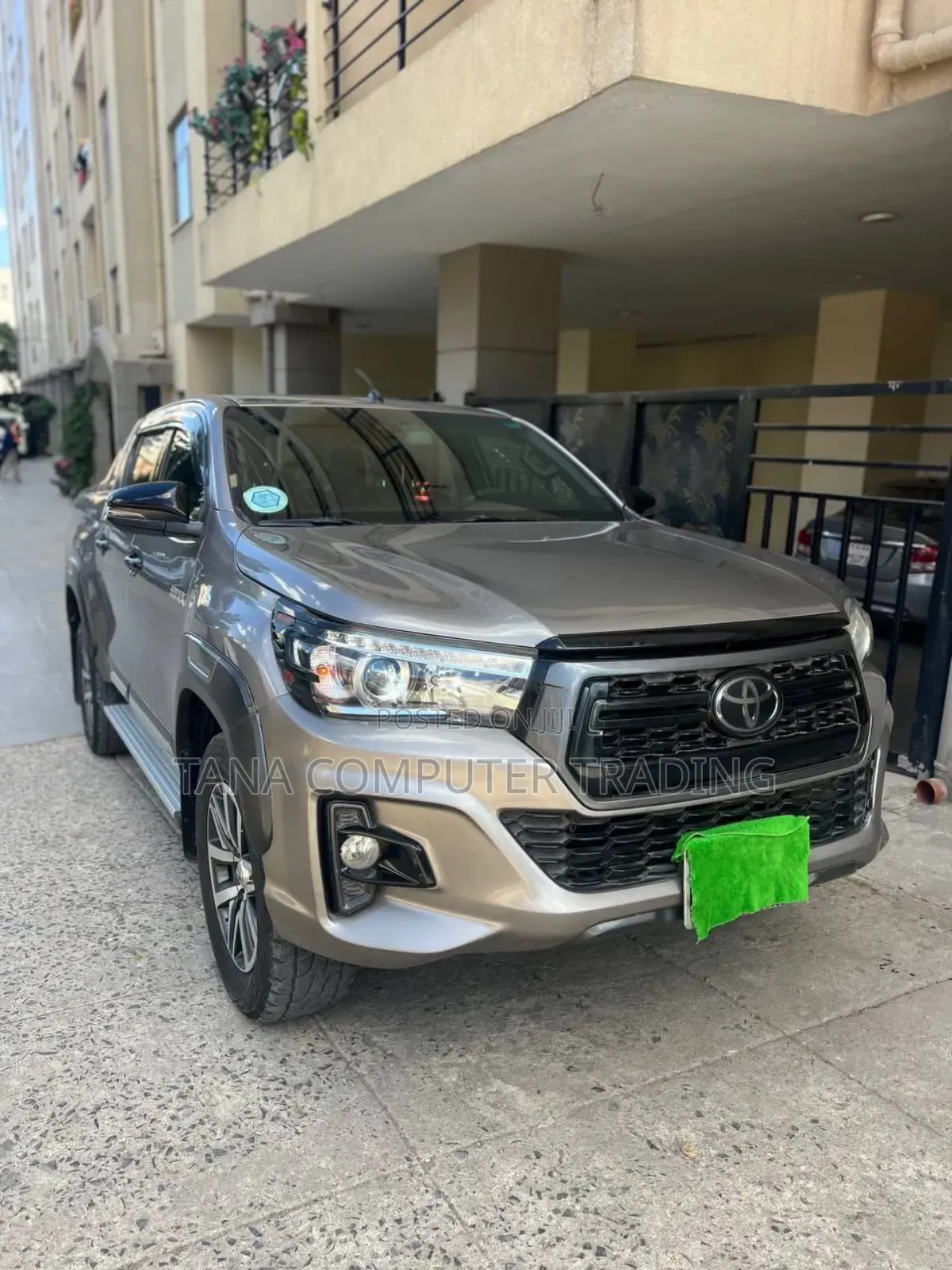Toyota Hilux 2020 Gray