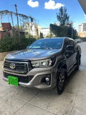 Toyota Hilux 2020 Gray