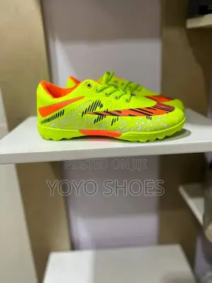 New Futsal Foot Ball.Shoes
