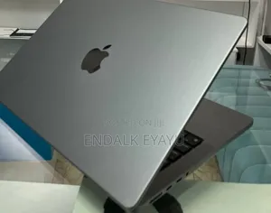 Photo - New Laptop Apple MacBook Pro 16GB Intel Core I5 SSD 1T