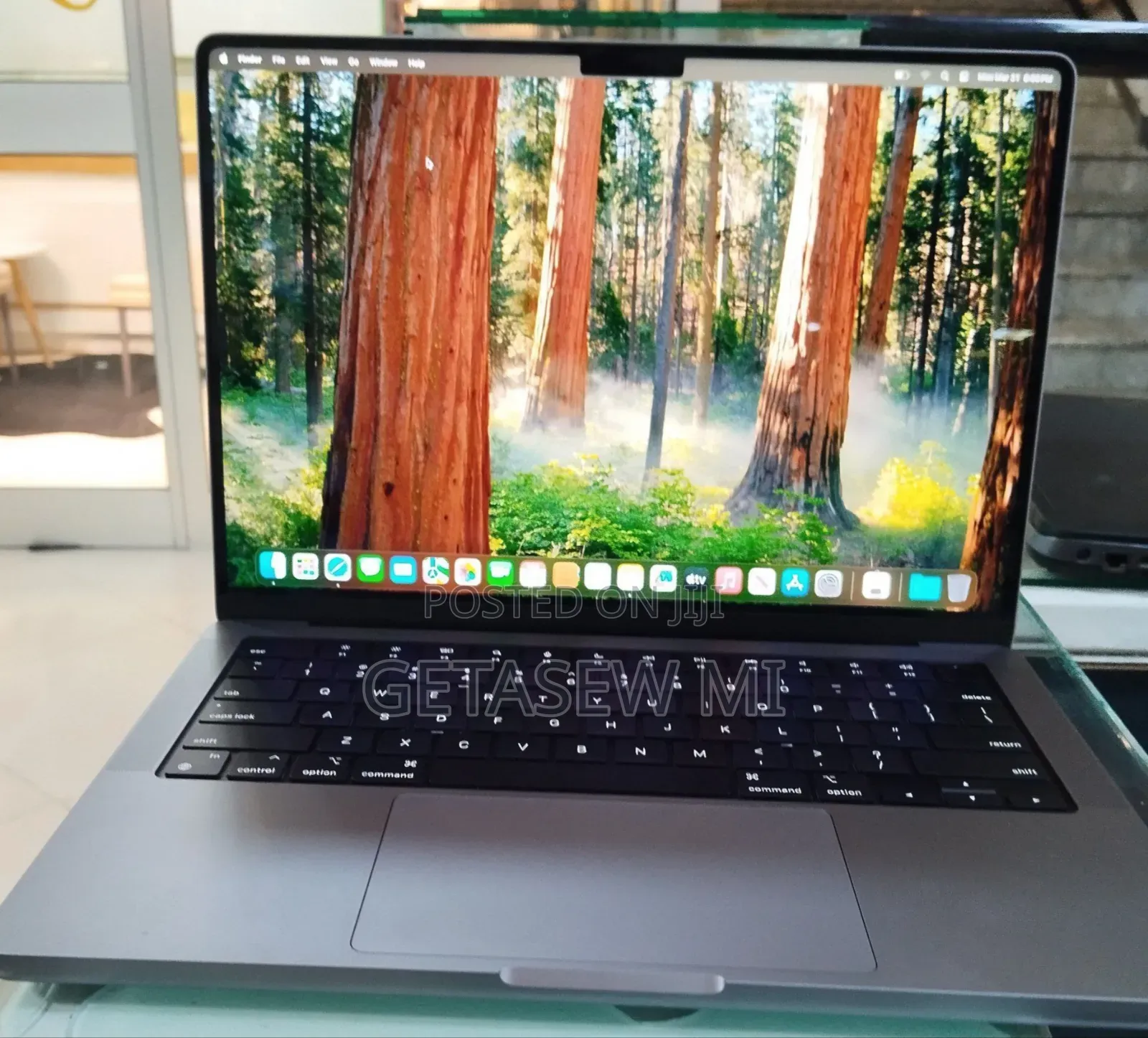 New Laptop Apple MacBook Pro M1 16GB Apple M1 Pro SSD 1T