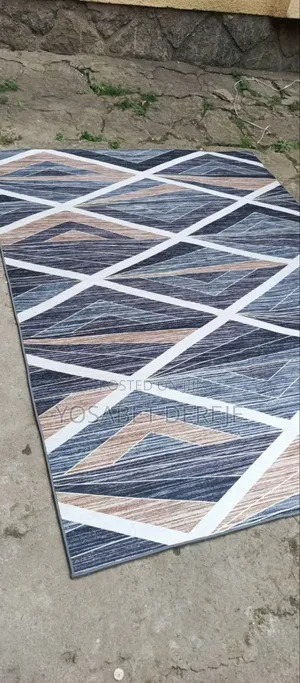 ለስላሳ እና ምቹ የፈር ምንጣፍ