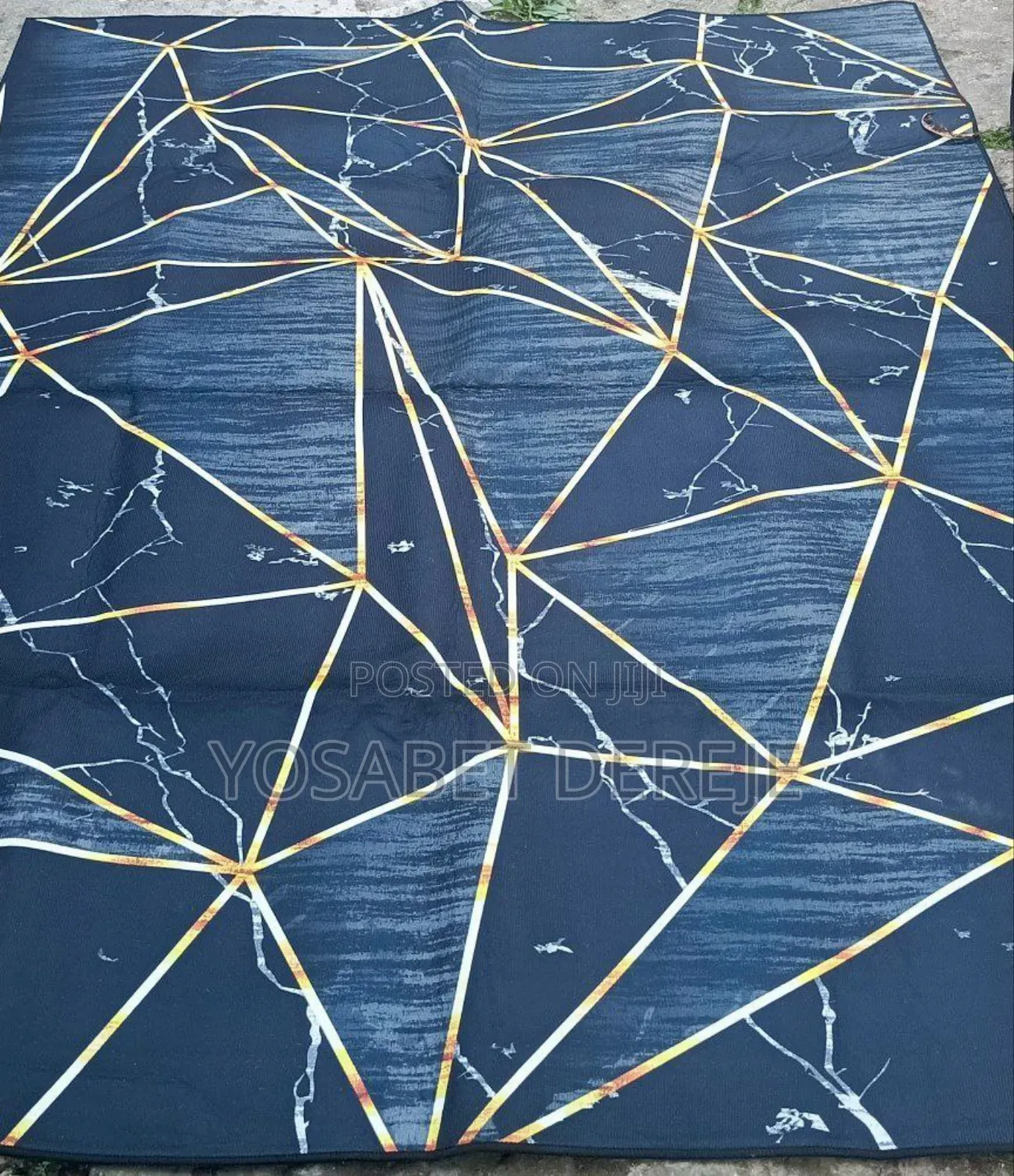 ለስላሳ እና ምቹ የፈር ምንጣፍ