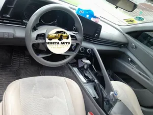 Hyundai Elantra 2021 Silver