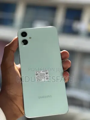 Photo - New Samsung Galaxy A05 64 GB Green