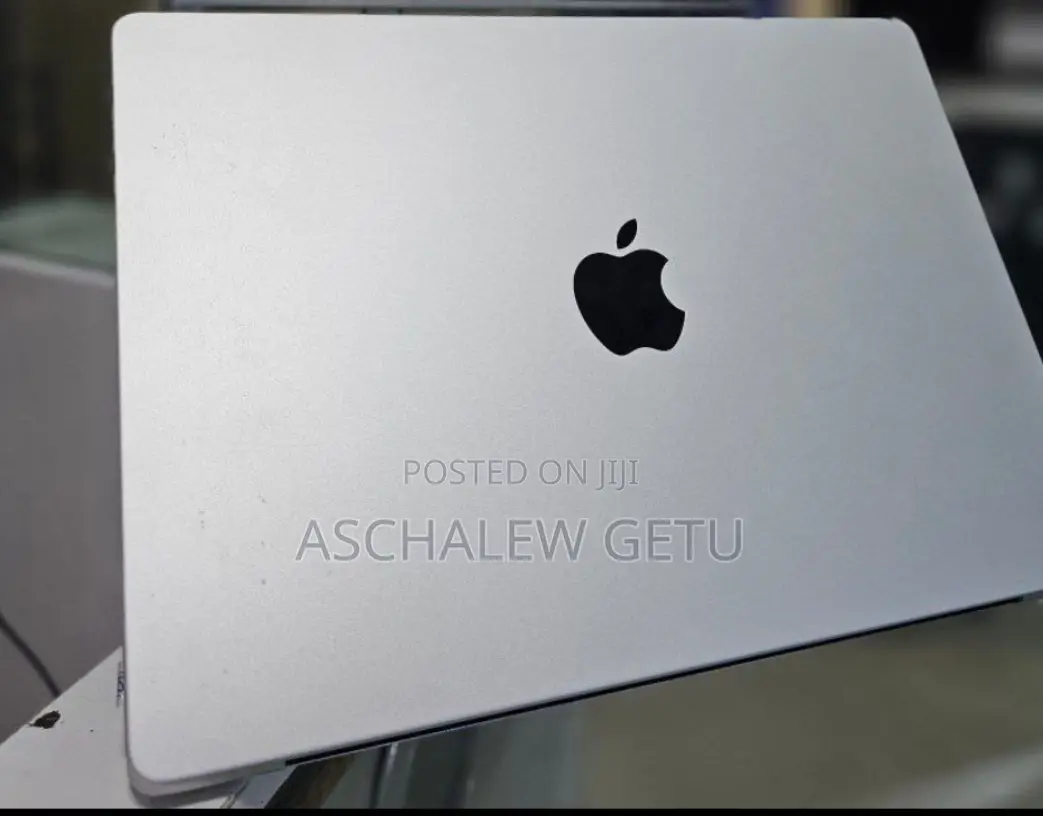 New Laptop Apple MacBook 8GB Apple M3 SSD 512GB