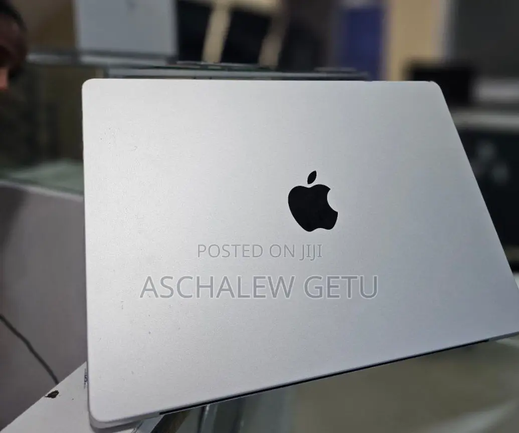 New Laptop Apple MacBook 8GB Apple M3 SSD 512GB