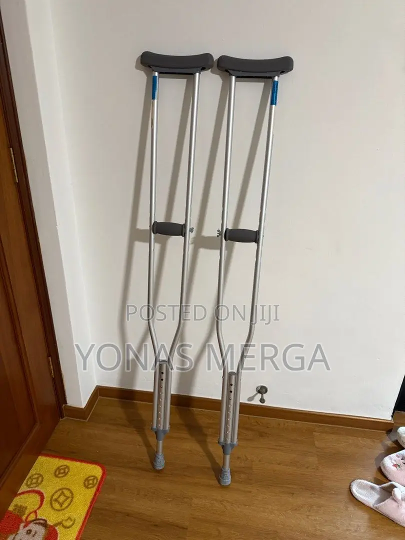 Pair Aluminum Non-Slip Crutches Adjustable-Perfect Condition