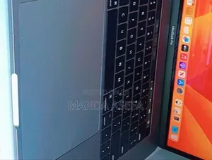 New Laptop Apple MacBook Pro 2017 16GB Intel Core I7 SSD 512GB