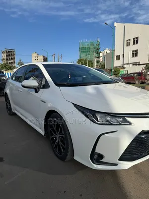 Photo - Toyota Corolla Cross Hybrid 2024 White
