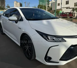 Toyota Corolla Cross Hybrid 2024 White