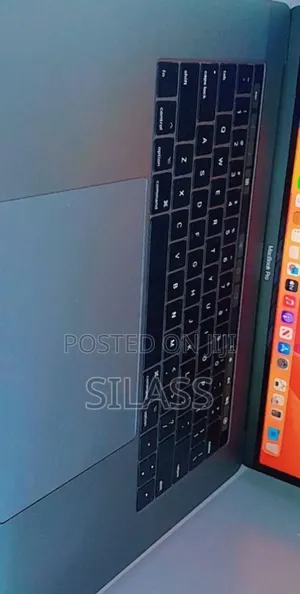New Laptop Apple MacBook Pro 2017 16GB Intel Core I7 SSD 512GB