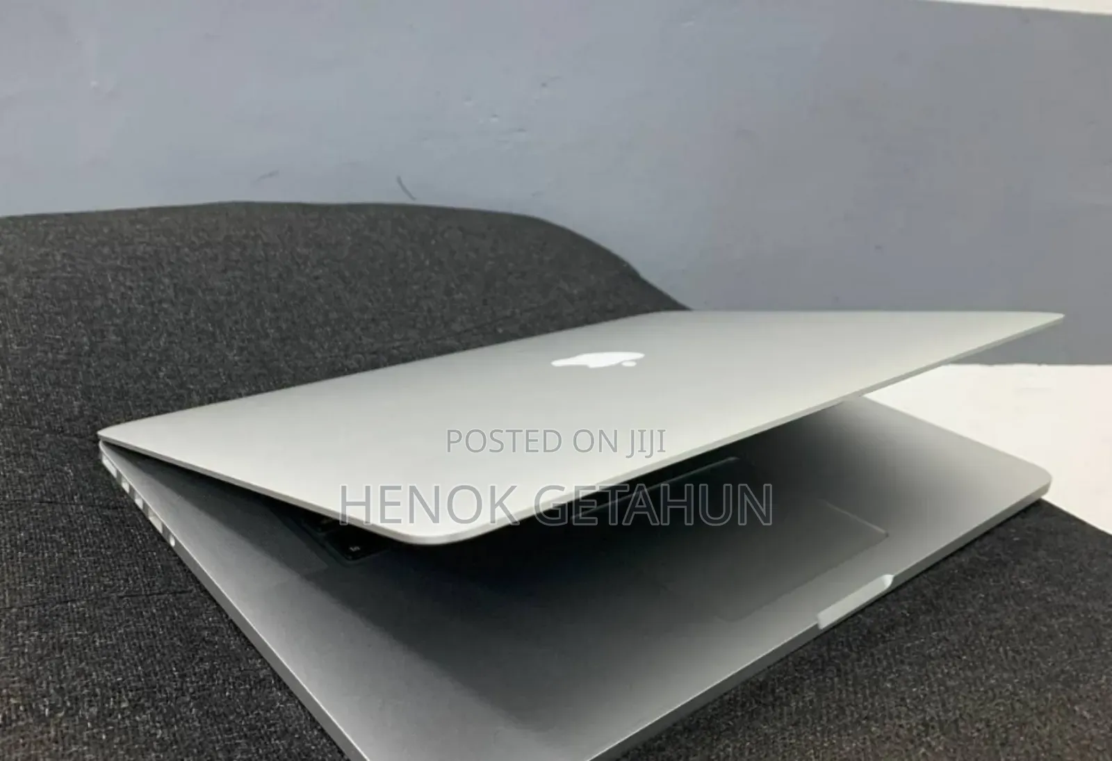 New Laptop Apple MacBook Pro 2023 M2 8GB Intel Core I7 SSD 256GB