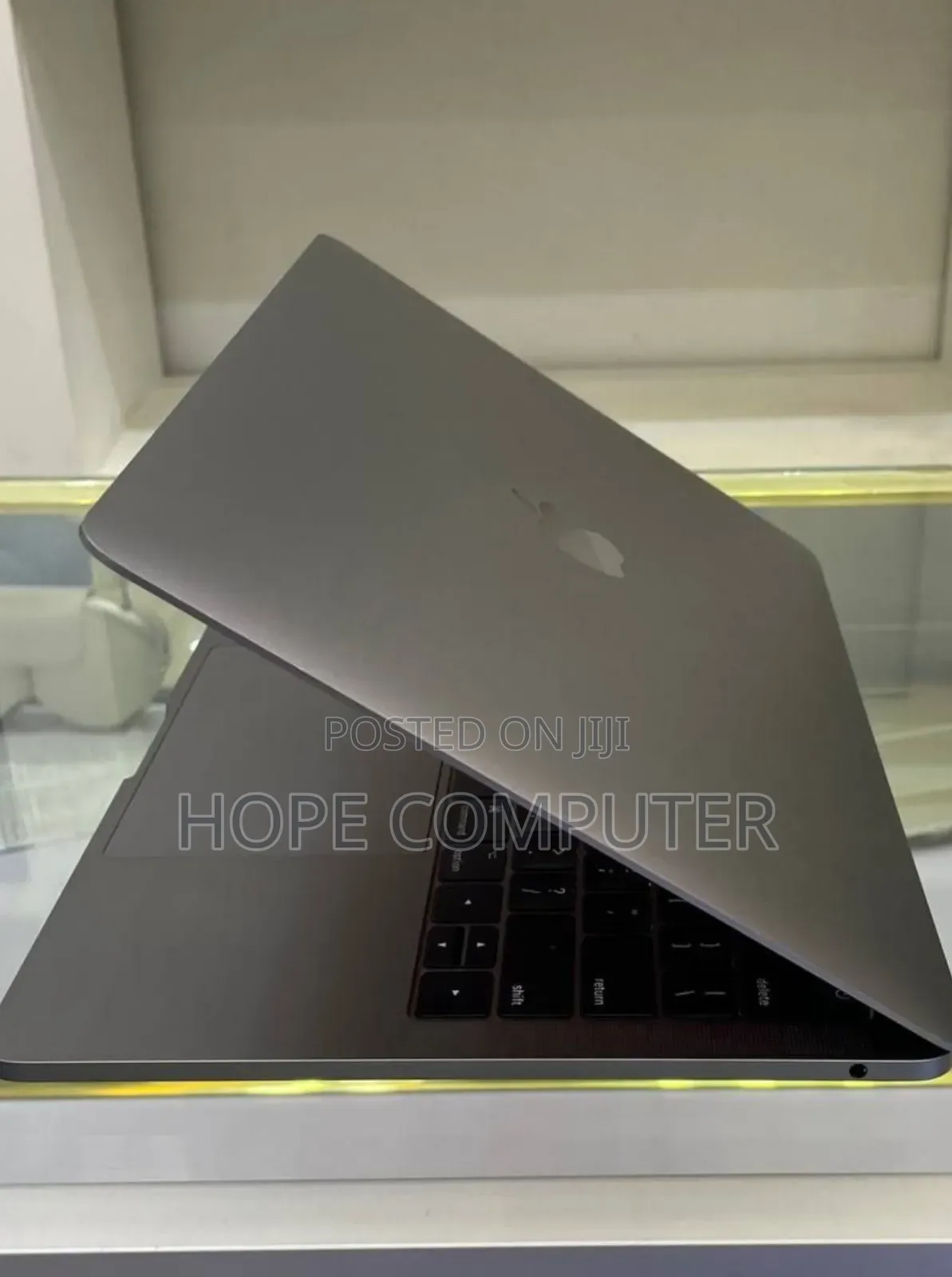 New Laptop Apple MacBook Pro 2017 8GB Intel Core I5 SSD 512GB