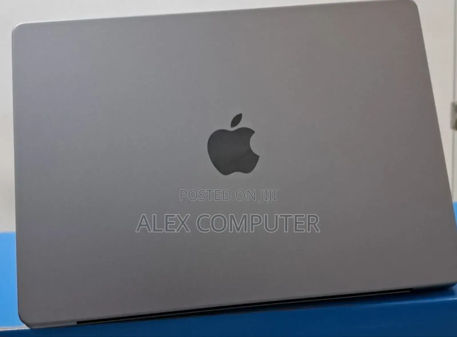 New Laptop Apple MacBook Pro 2022 M2 8GB Apple M2 SSD 256GB