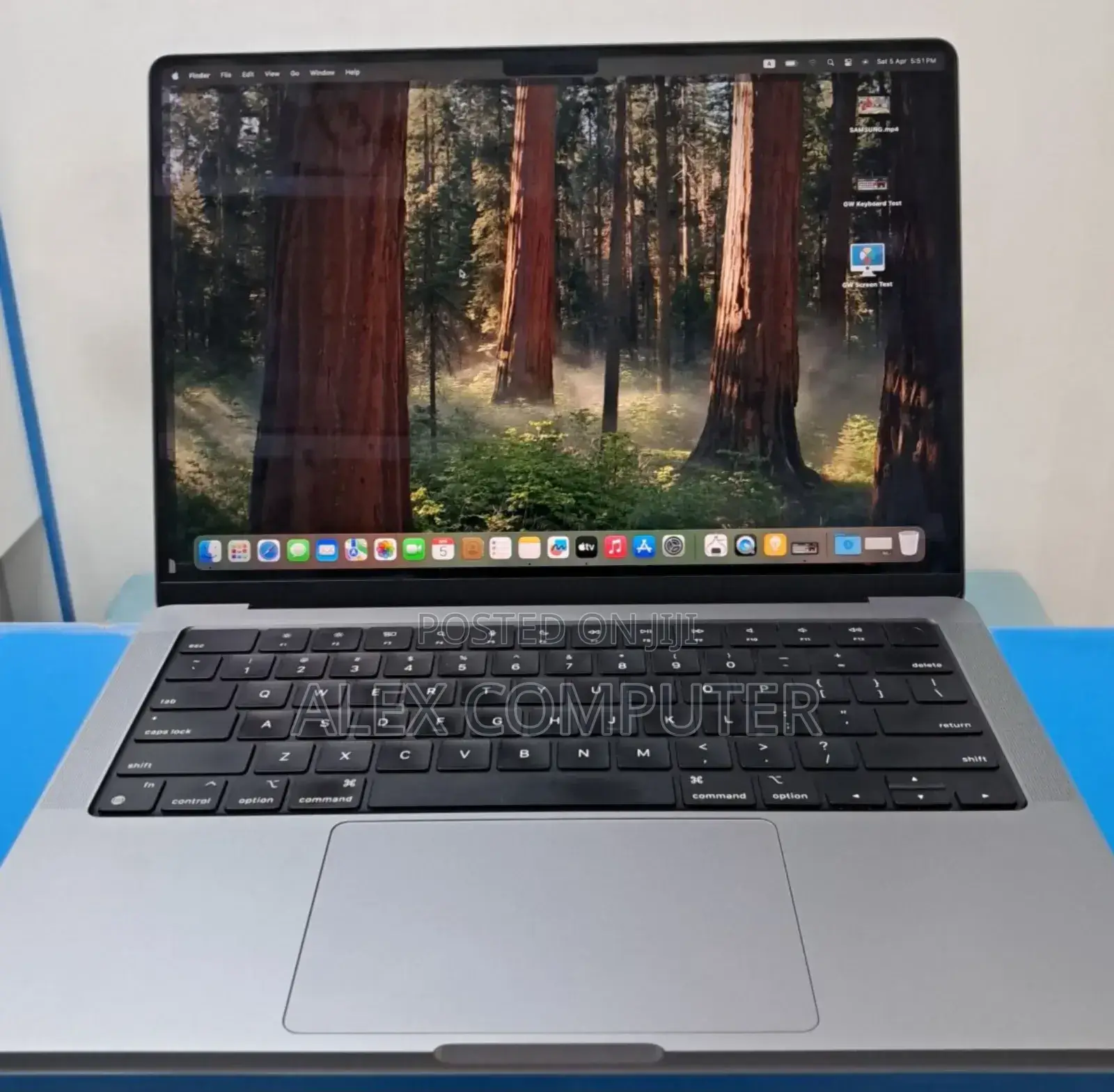 New Laptop Apple MacBook Pro 2022 M2 8GB Apple M2 SSD 256GB