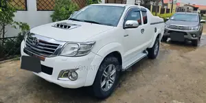 Photo - Toyota Hilux 2015 White