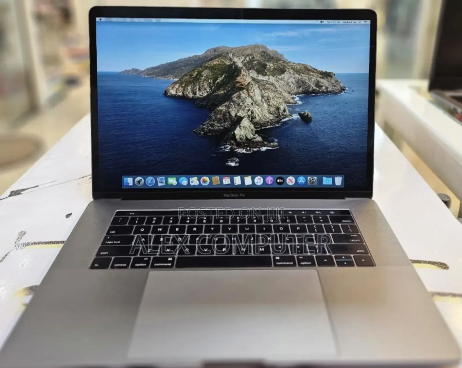 New Laptop Apple MacBook Pro 2017 16GB Intel Core I7 SSD 512GB