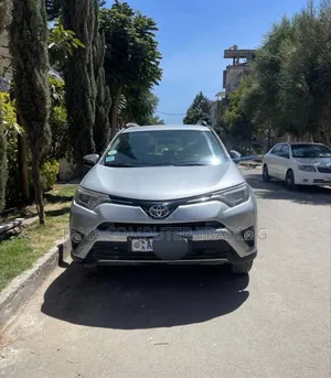 Photo - Toyota RAV4 2017 Silver