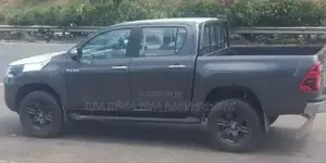 New Toyota Hilux 2023 Gray