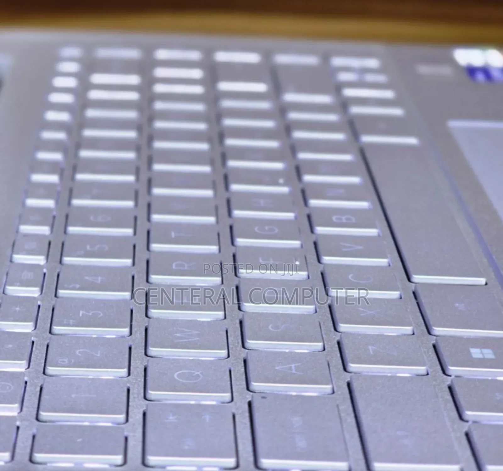 New Laptop HP Pavilion DM3Z 16GB Intel Core I7 SSD 1T