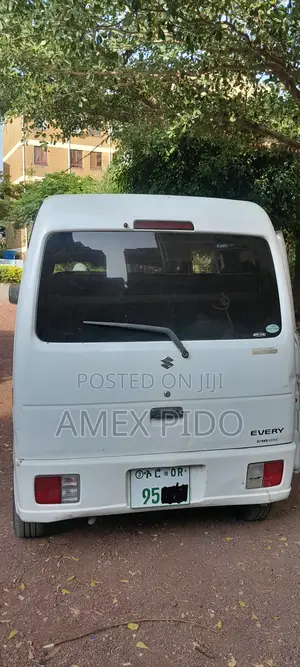 Suzuki Every Wagon 2012 White