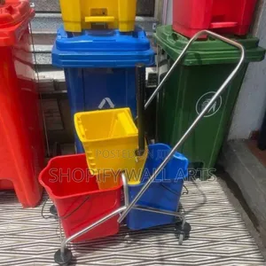 Photo - መርካቶ የፕላስቲክ ወንበር እና ድንኳኖች ማከፋፈያ