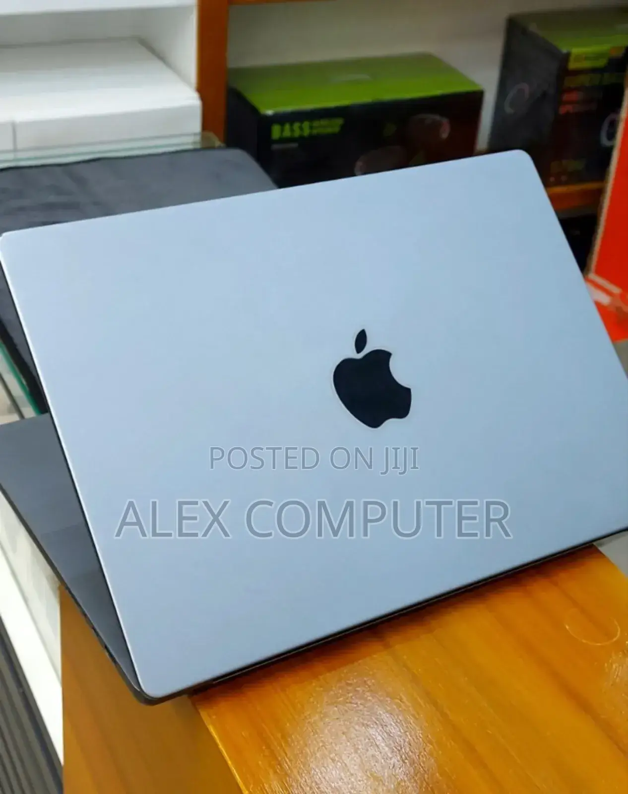 New Laptop Apple MacBook Pro M1 16GB Apple M1 Pro SSD 1T