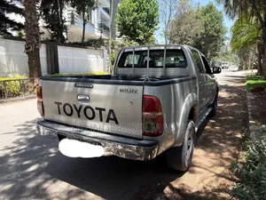 Toyota Hilux 2014 Gold