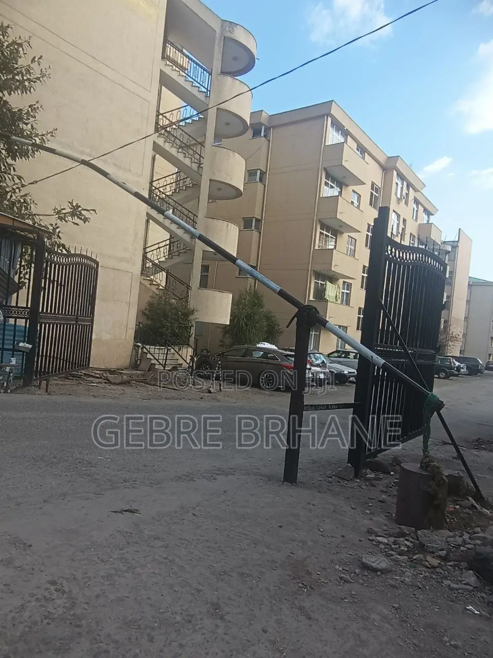 3bdrm Apartment in Apartment, Yeka for rent