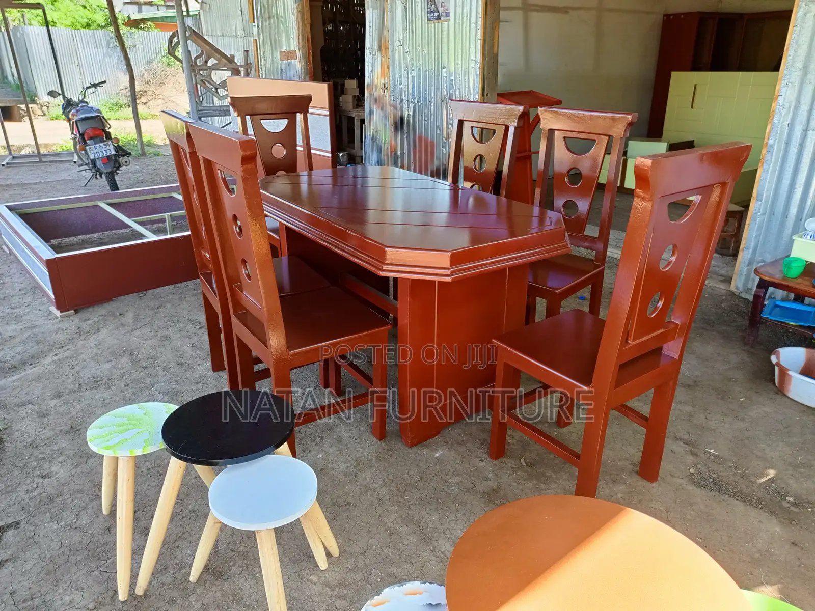 Dining Table Withe Six Chairs ዳይኒንግ የመመገቢያ ጠረጵዛ ባለ ስድስት ወንበር