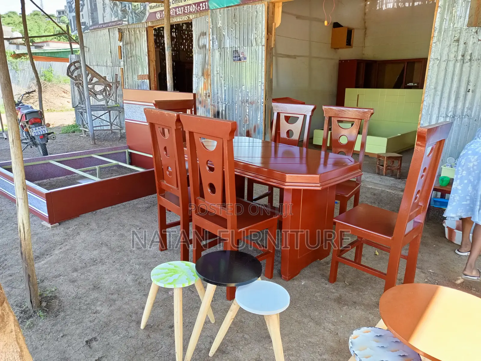 Dining Table Withe Six Chairs ዳይኒንግ የመመገቢያ ጠረጵዛ ባለ ስድስት ወንበር