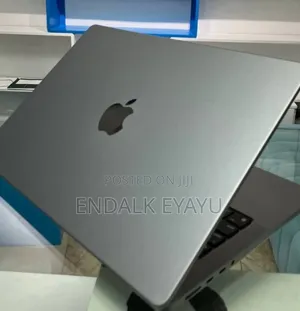 Photo - New Laptop Apple MacBook 16GB Intel Core I7 SSD 1T