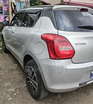 Suzuki Swift 2021 Silver
