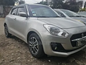 Suzuki Swift 2021 Silver