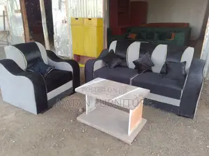 ሶፋ ለጠባብ ቤት የሚሆን ሦስት ባለ አንድ እና አንድ ባለአንድ በመረጡት የዲዛይን አማራጭ