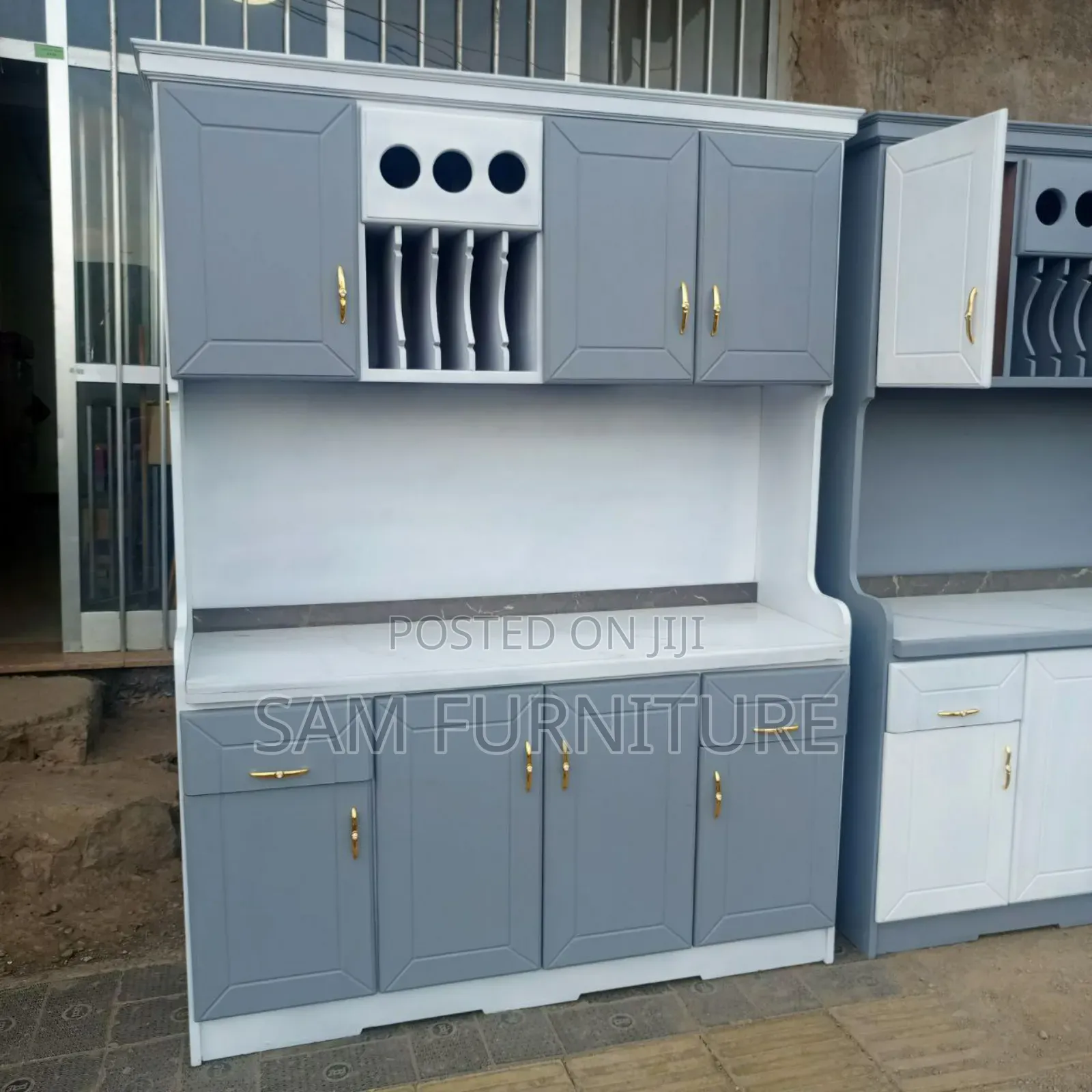 1.50 Kitchen Cabenite