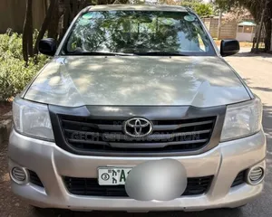 Toyota Hilux 2014 Gold