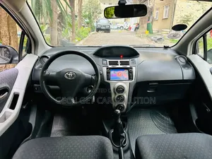 Toyota Yaris 2009 Silver