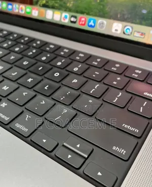 New Laptop Apple MacBook 16GB Apple M1 SSD 1T