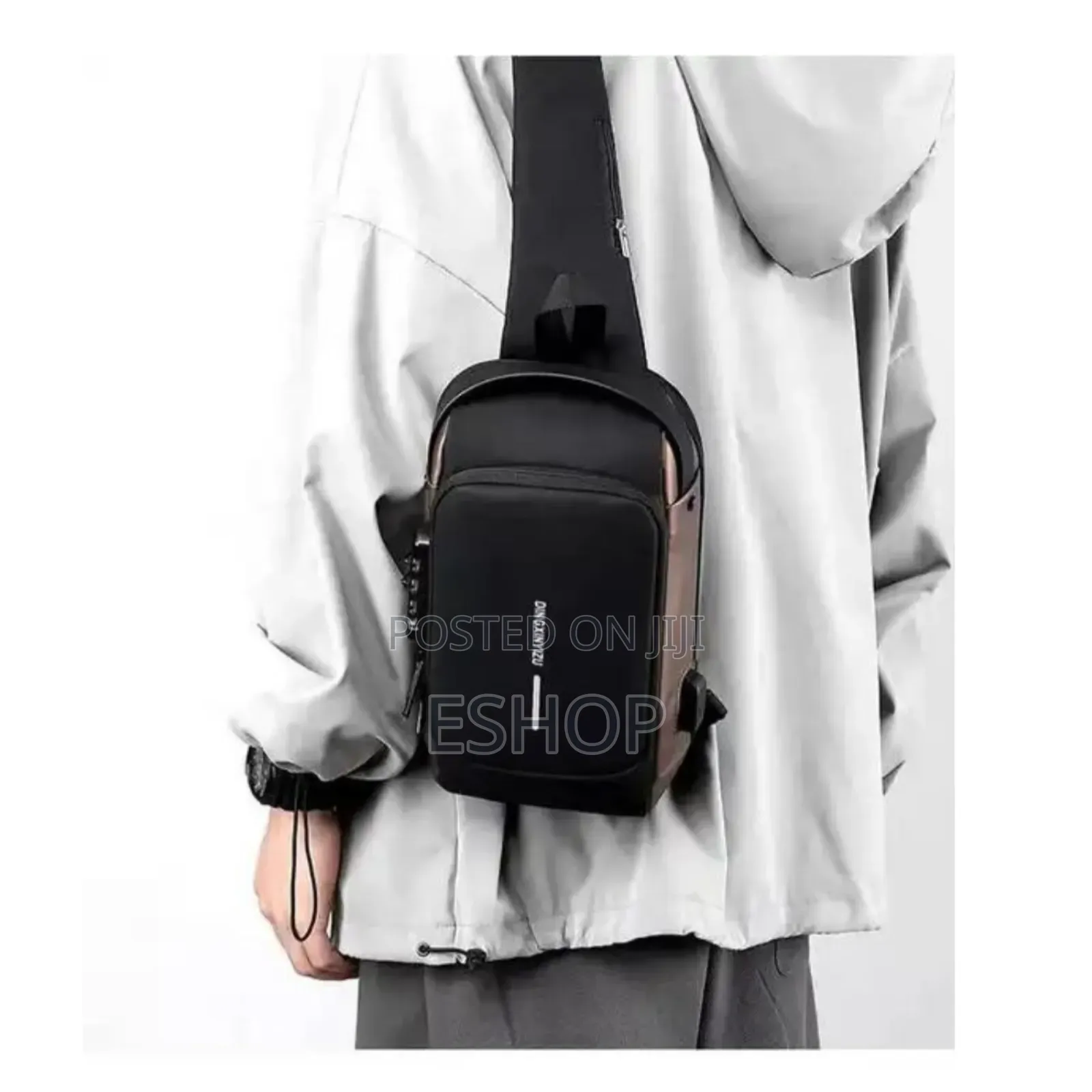 **Chic Unisex Shoulder Bag – Spacious Stylish**