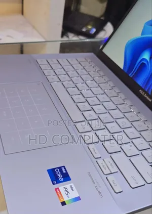 New Laptop Asus ZenBook 13 UX331UN 16GB Intel Core I7 SSD 1T