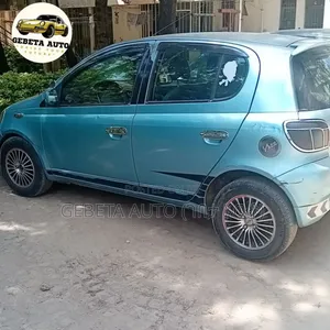 Photo - Toyota Vitz 2001 Blue