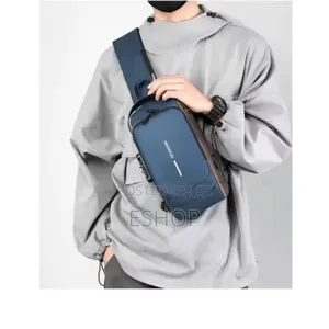 **Minimalist Crossbody Bag – Lightweight Functional**