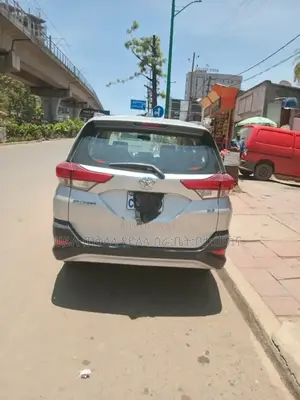 Toyota Rush 2021 Silver