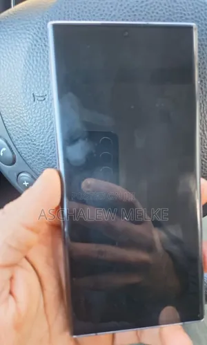 Photo - New Samsung Galaxy S22 Ultra 256 GB Gold