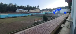 የሚሸጥ ትምርት ቤት