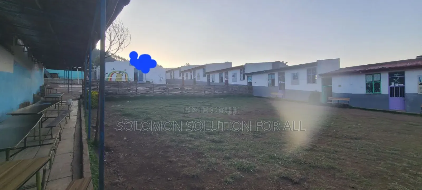 የሚሸጥ ትምርት ቤት