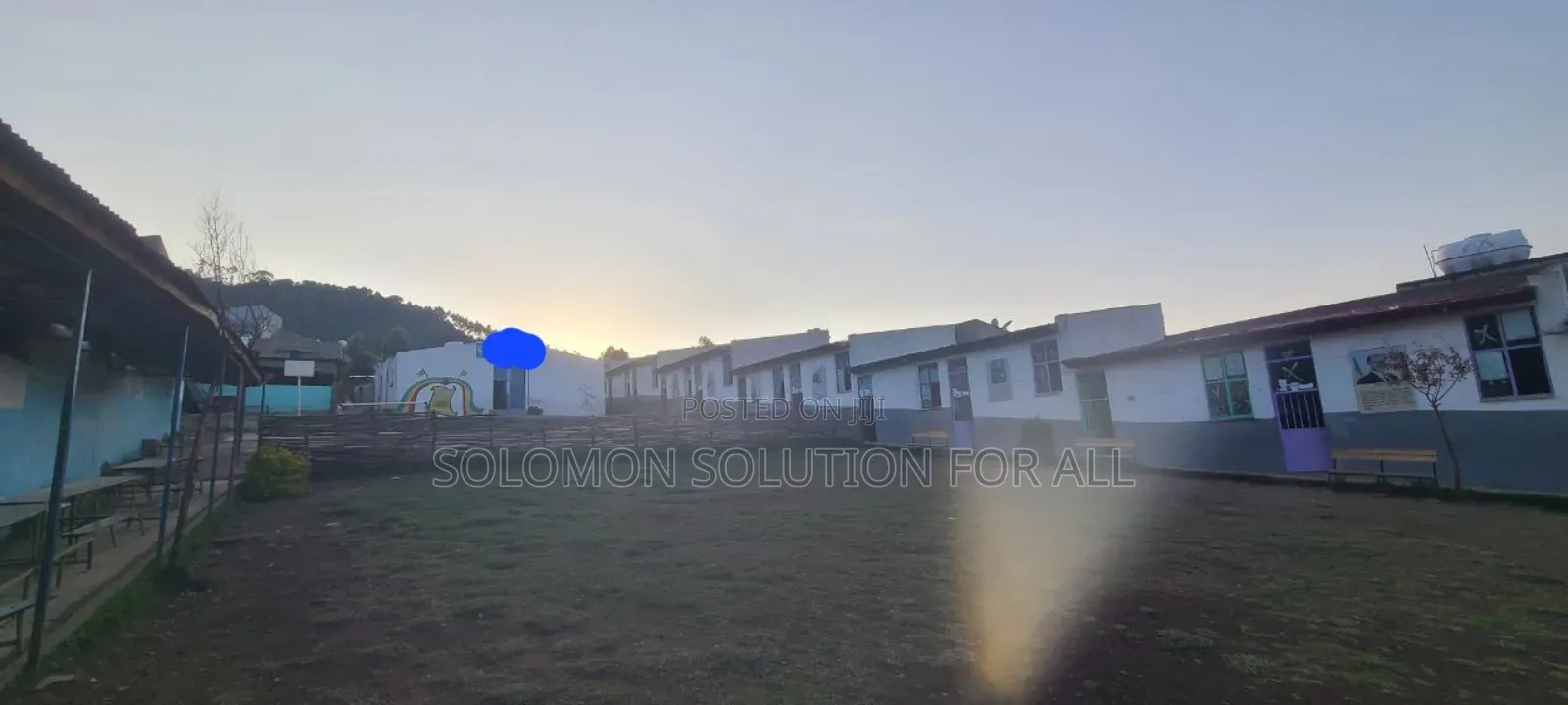 የሚሸጥ ትምርት ቤት